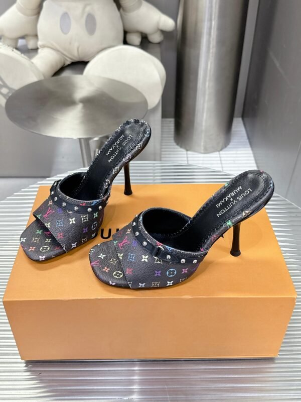 LV women - Image 6