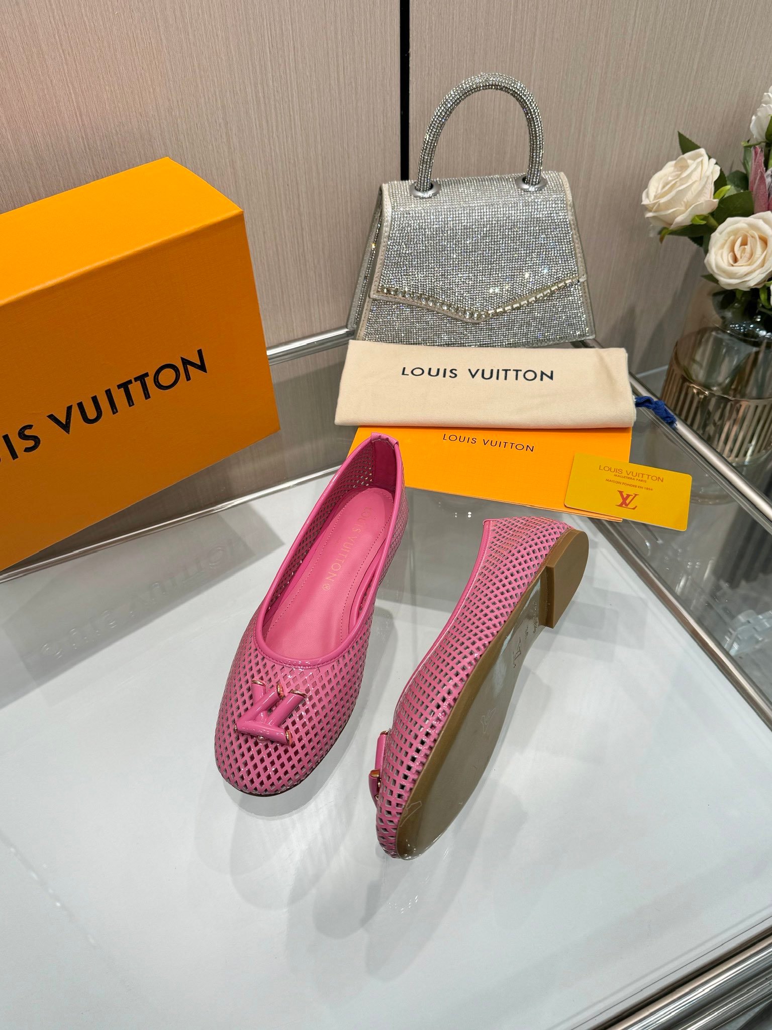 LV women - Image 5