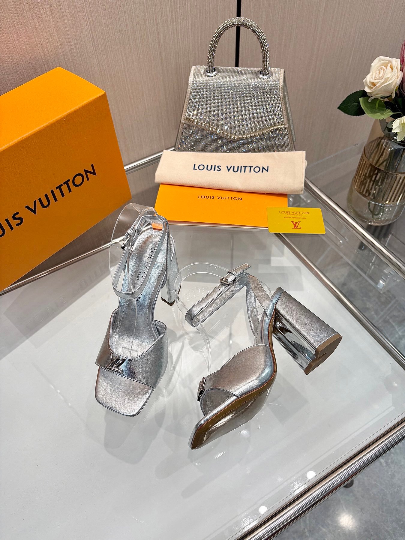 LV women - Image 5
