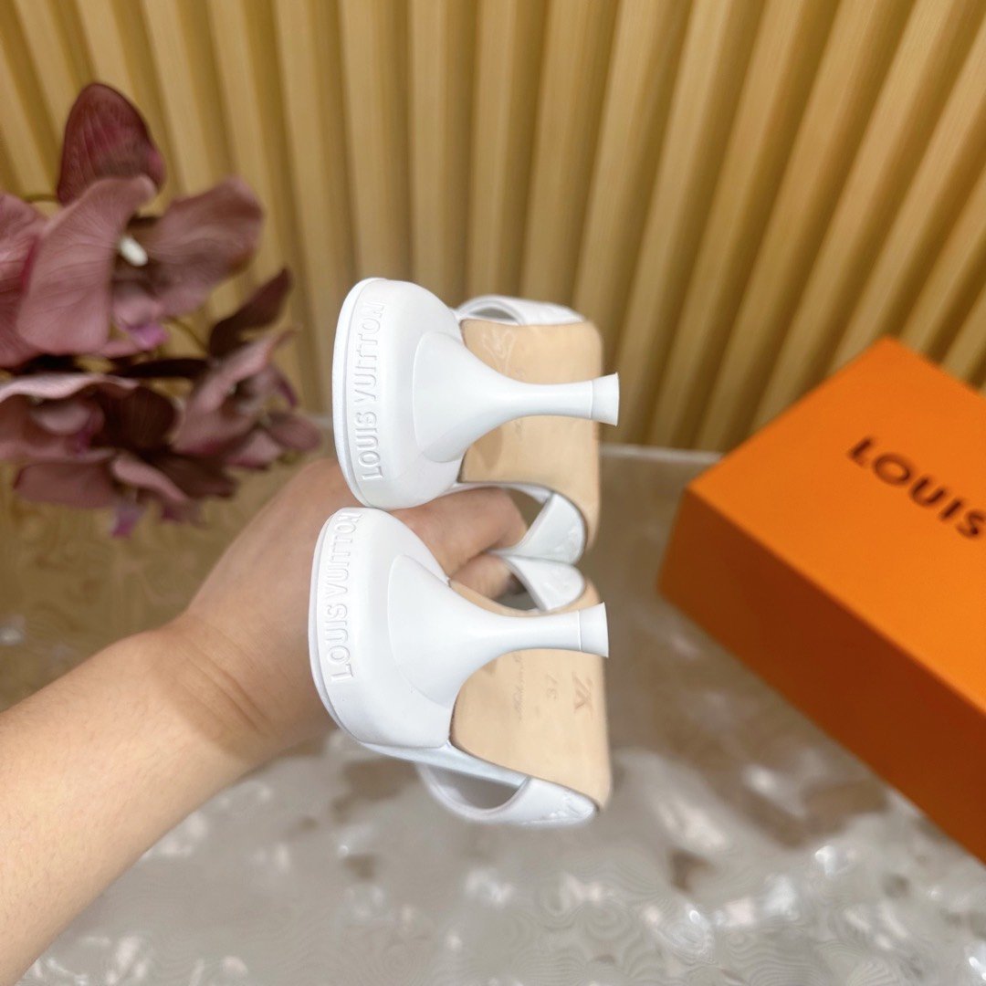 LV women - Image 6