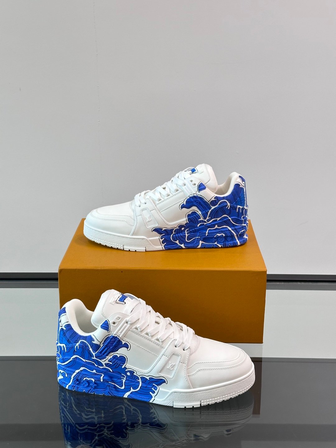 LV MAN - Image 5