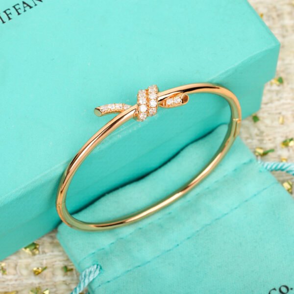 TIFFANY - Image 4