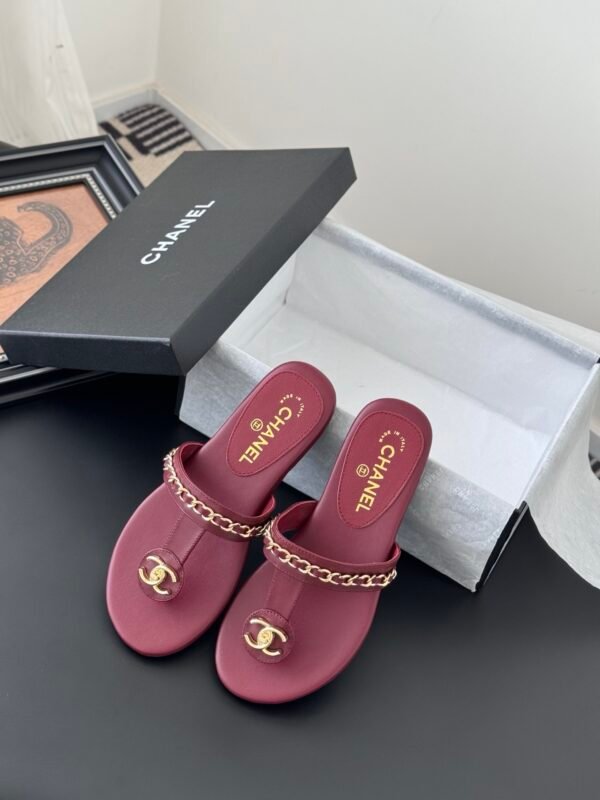 CHANEL Woman - Image 5