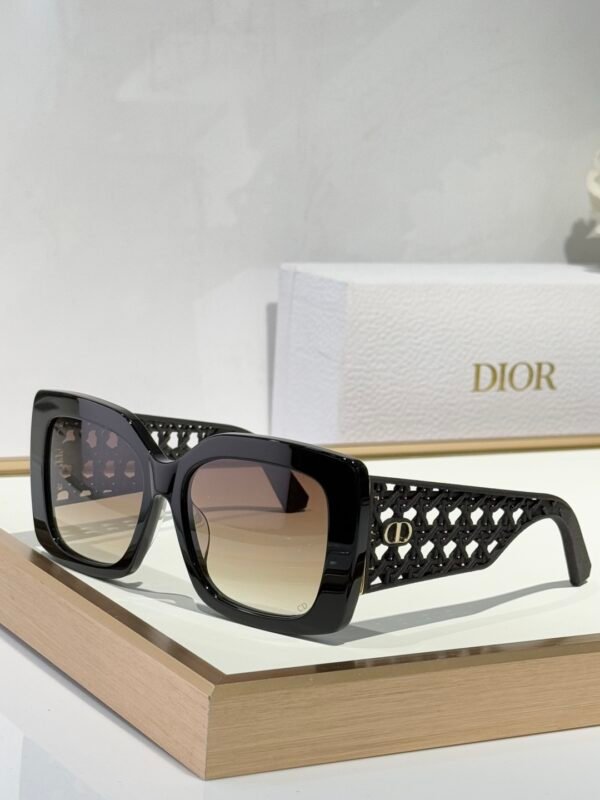 Dior - Image 5