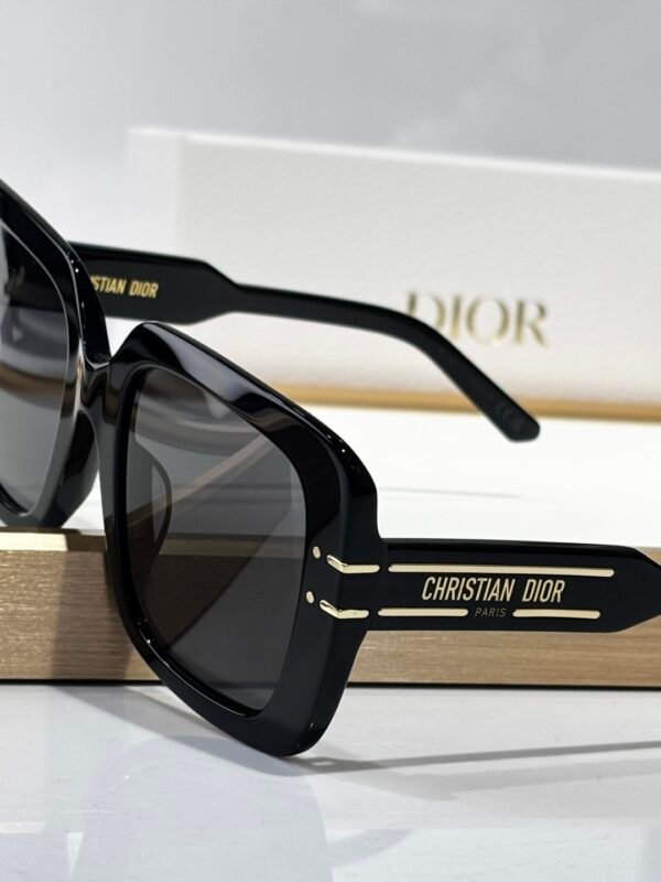 Dior - Image 5