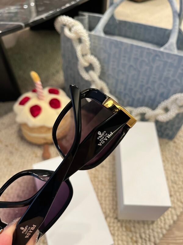 PRADA - Image 5