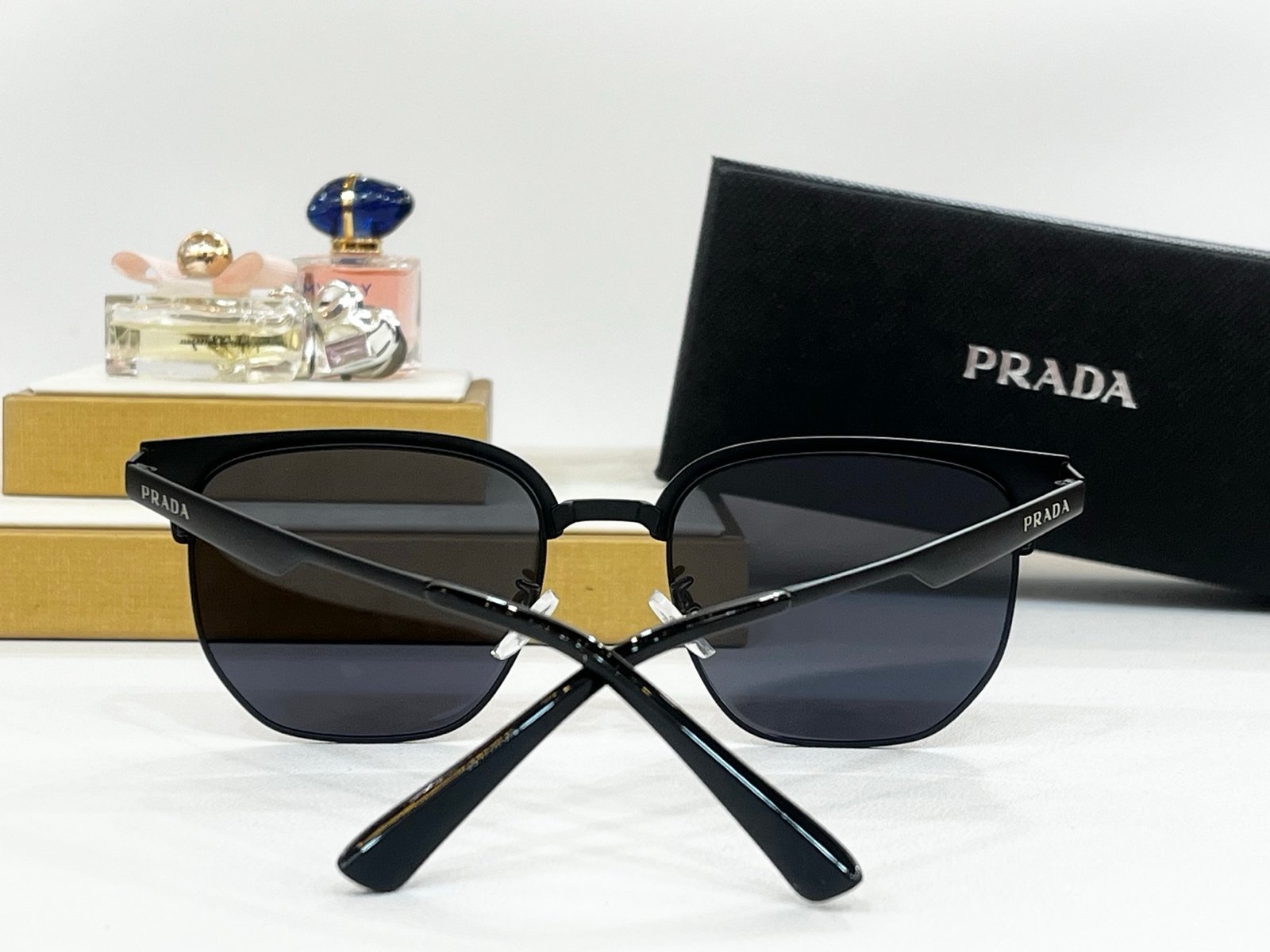PRADA - Image 5