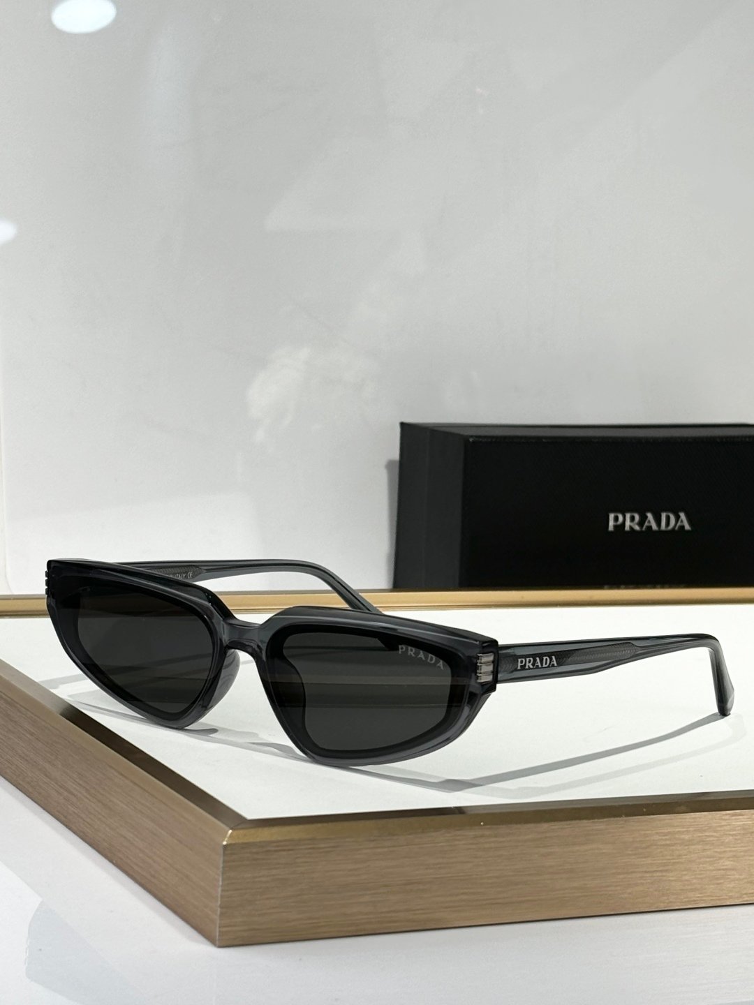 PRADA - Image 5