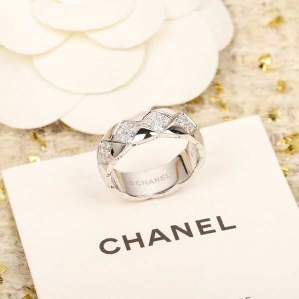 Chanel - Image 5