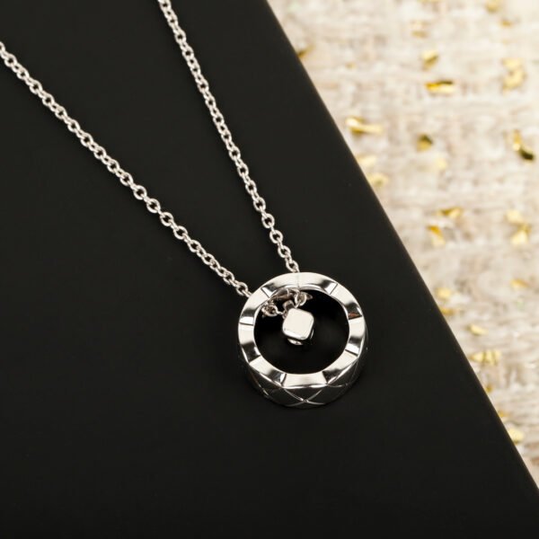 Chanel - Image 5