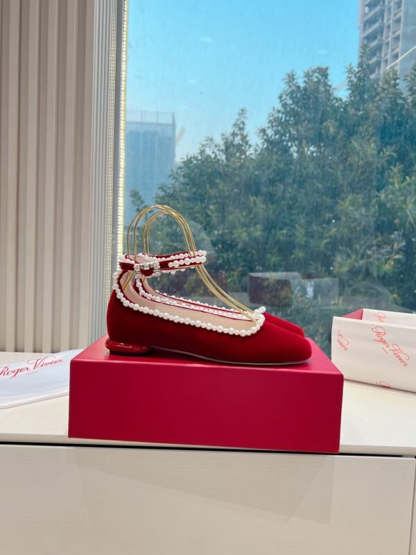 Roger Vivier - Image 5