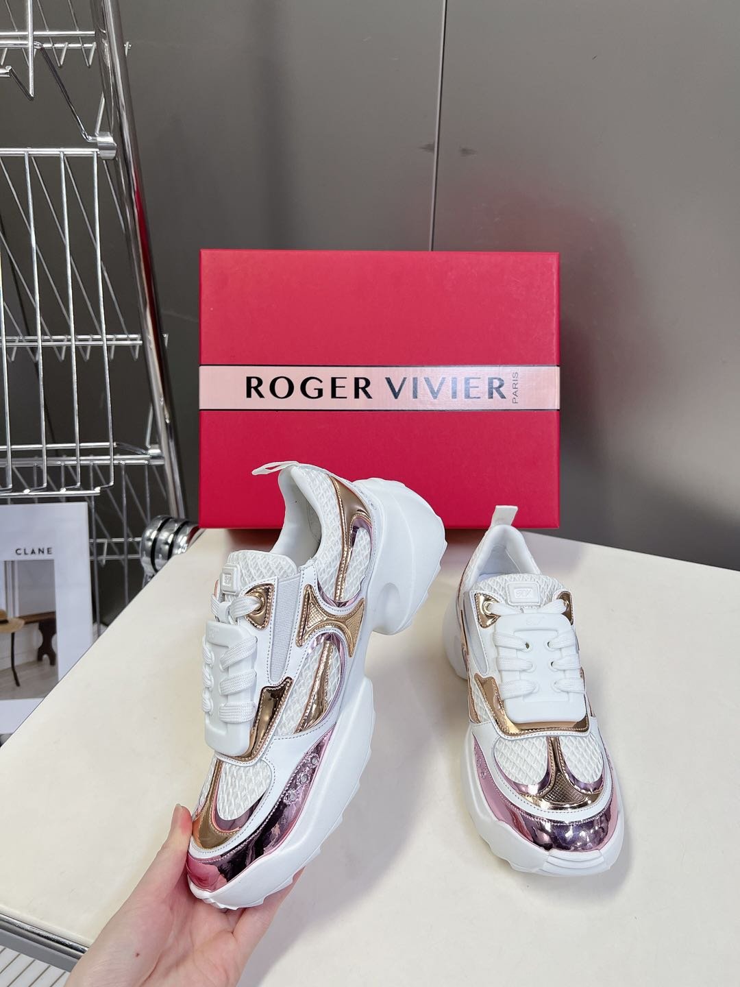 Roger Vivier - Image 6