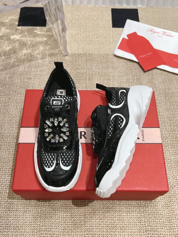 Roger Vivier - Image 5