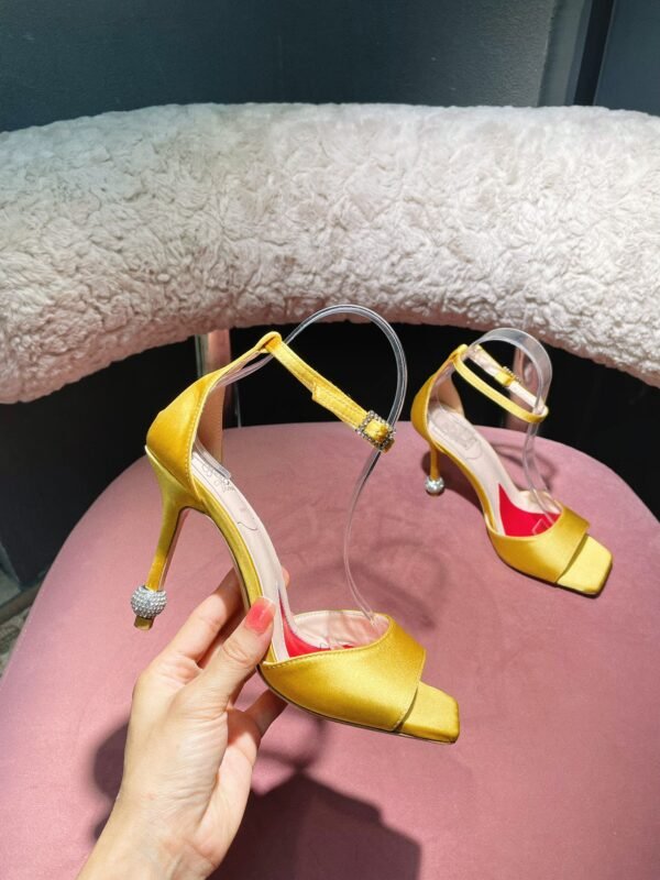 Roger Vivier - Image 5