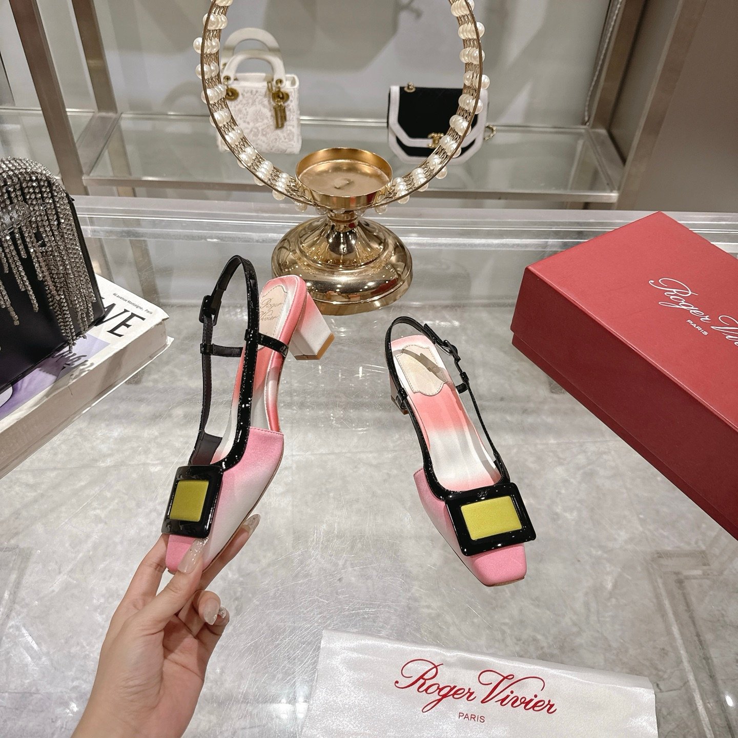 Roger Vivier - Image 5