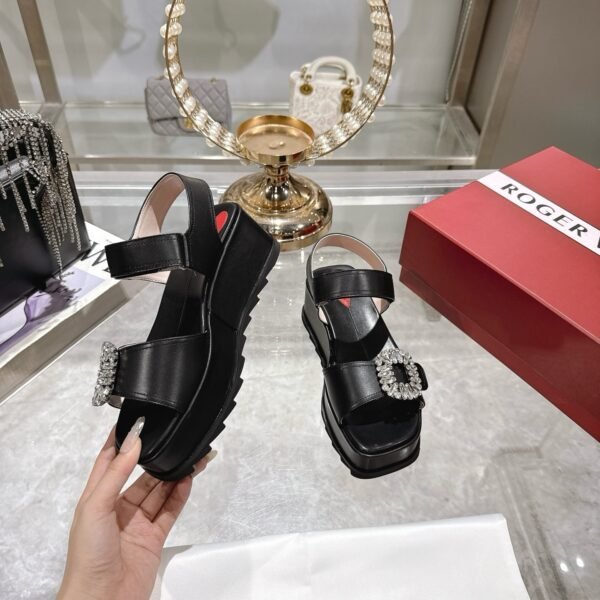 Roger Vivier - Image 5