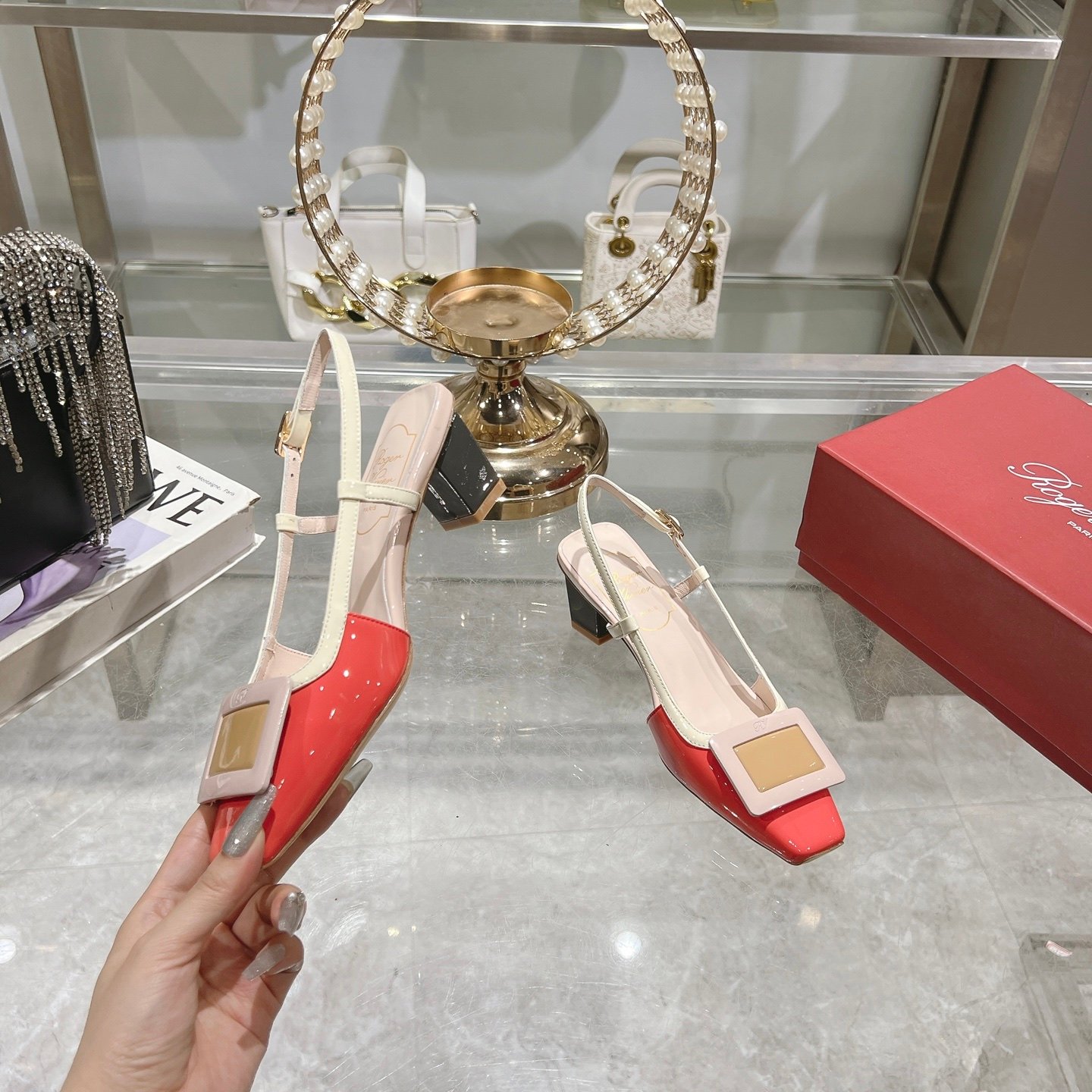 Roger Vivier - Image 5