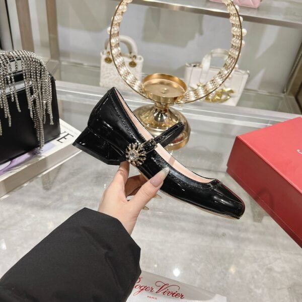 Roger Vivier - Image 5