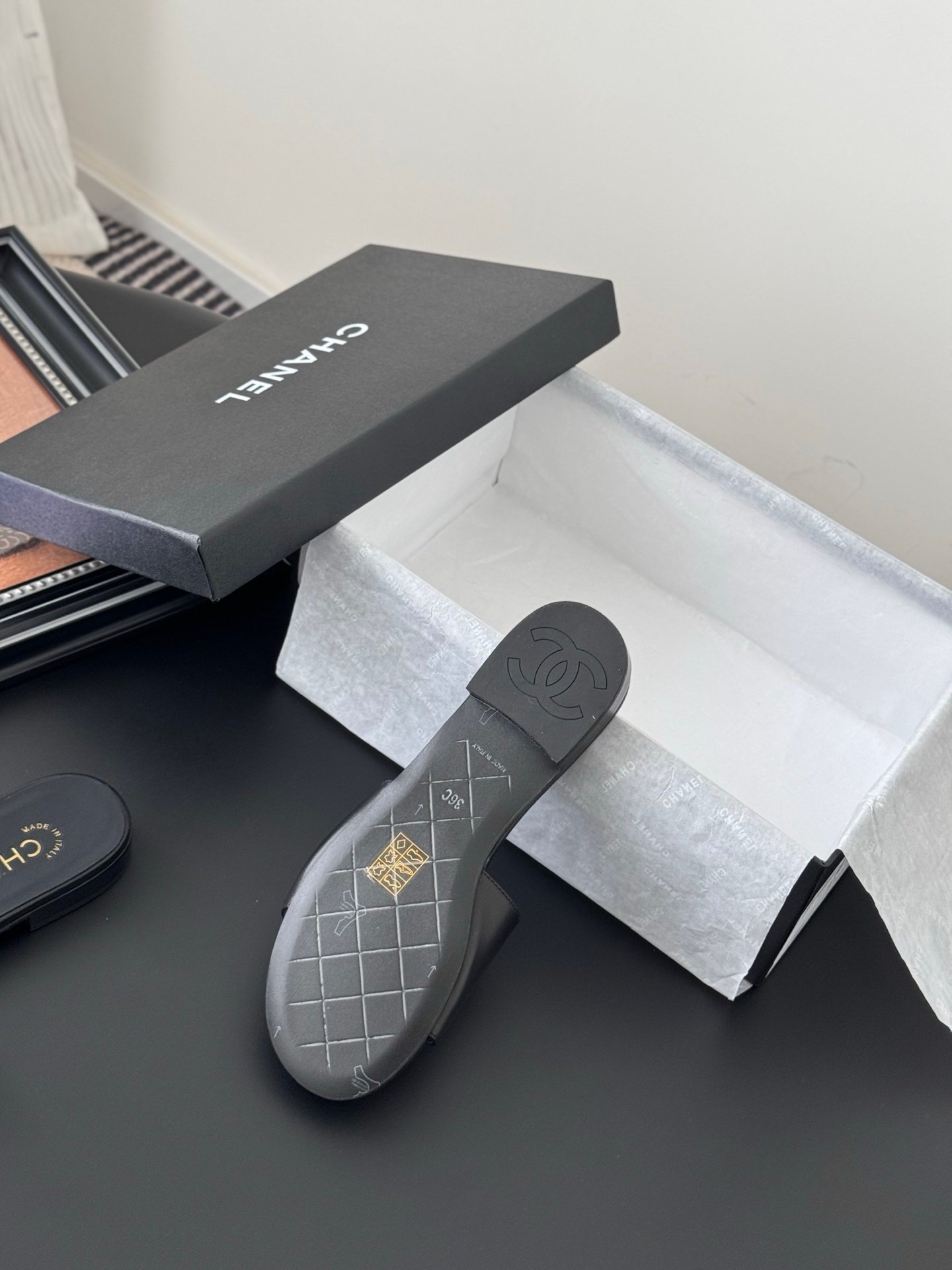 CHANEL Woman - Image 5