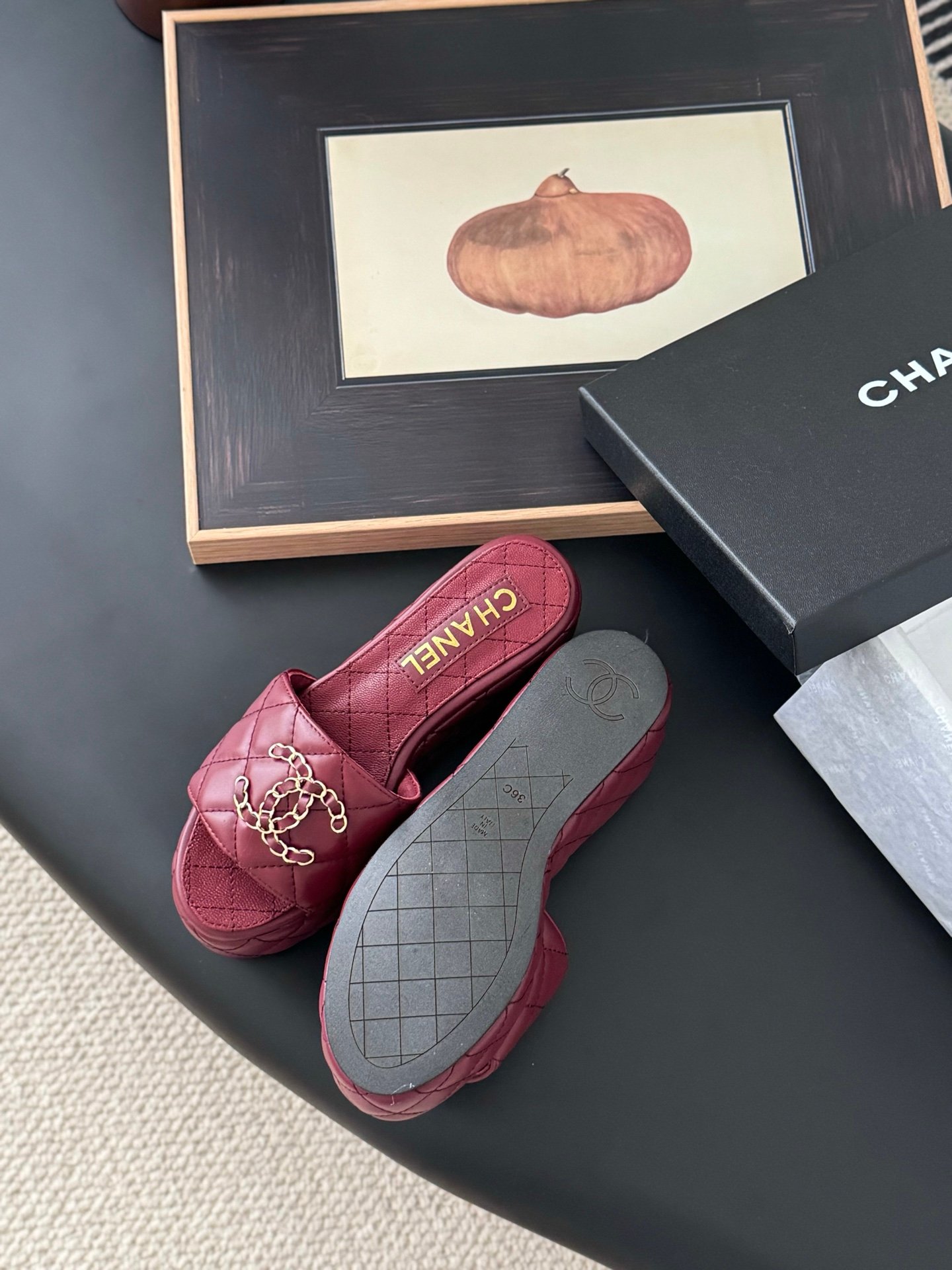 CHANEL Woman - Image 5