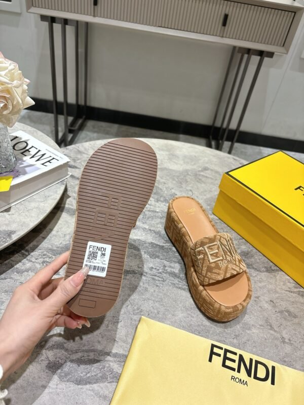 FENDI - Image 5