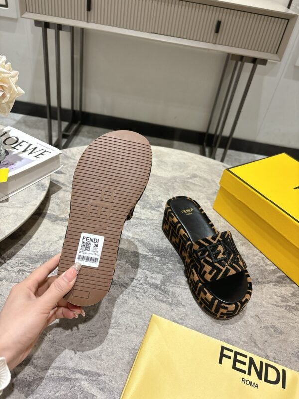FENDI - Image 5