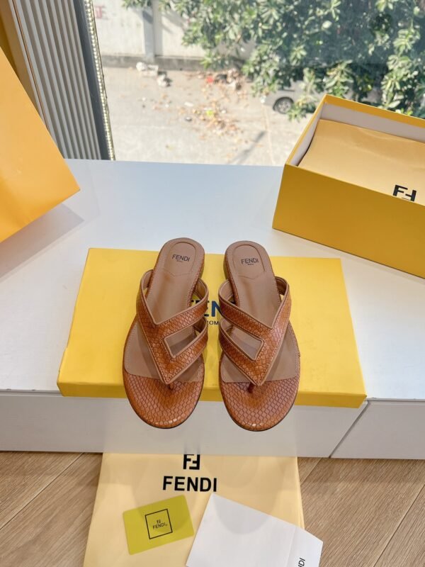 FENDI - Image 5