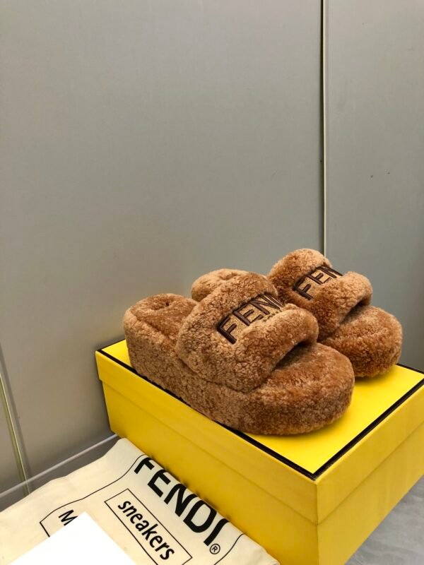 FENDI - Image 5