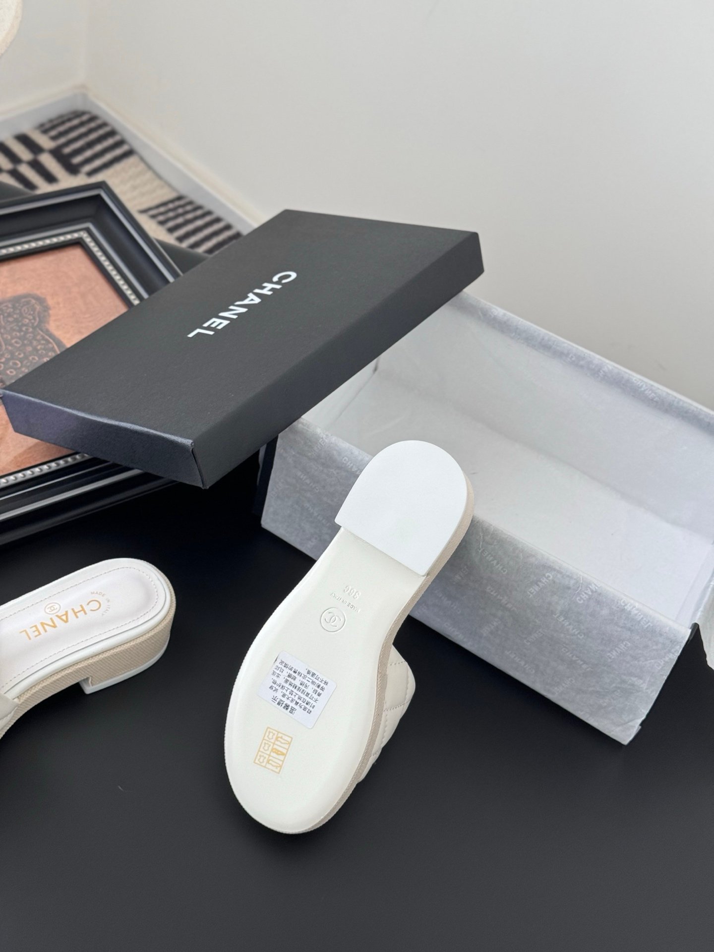 CHANEL Woman - Image 5