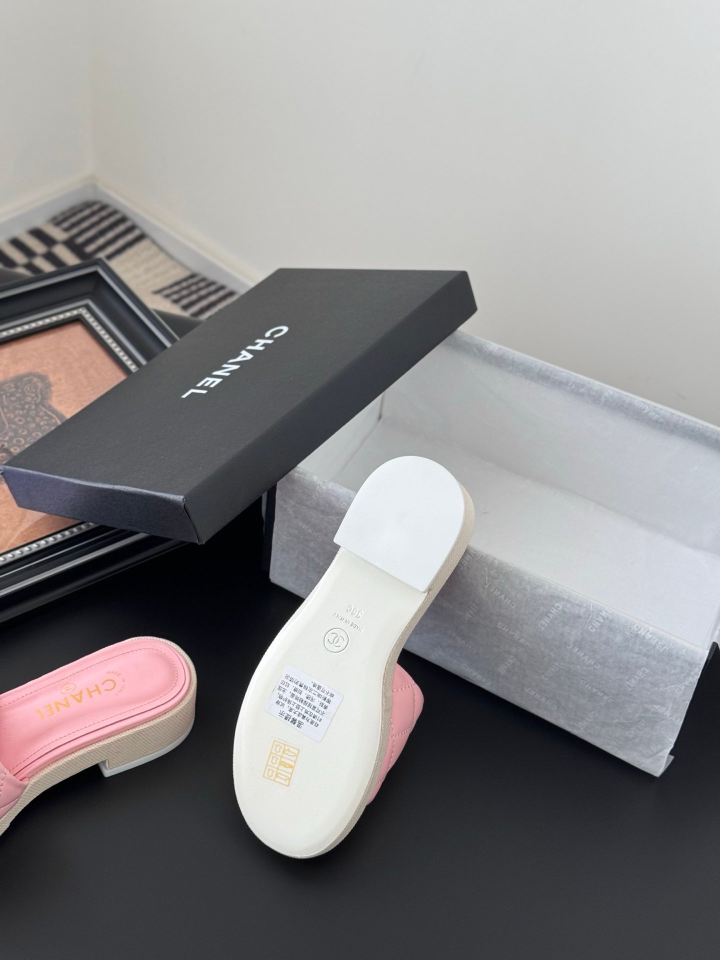 CHANEL Woman - Image 5