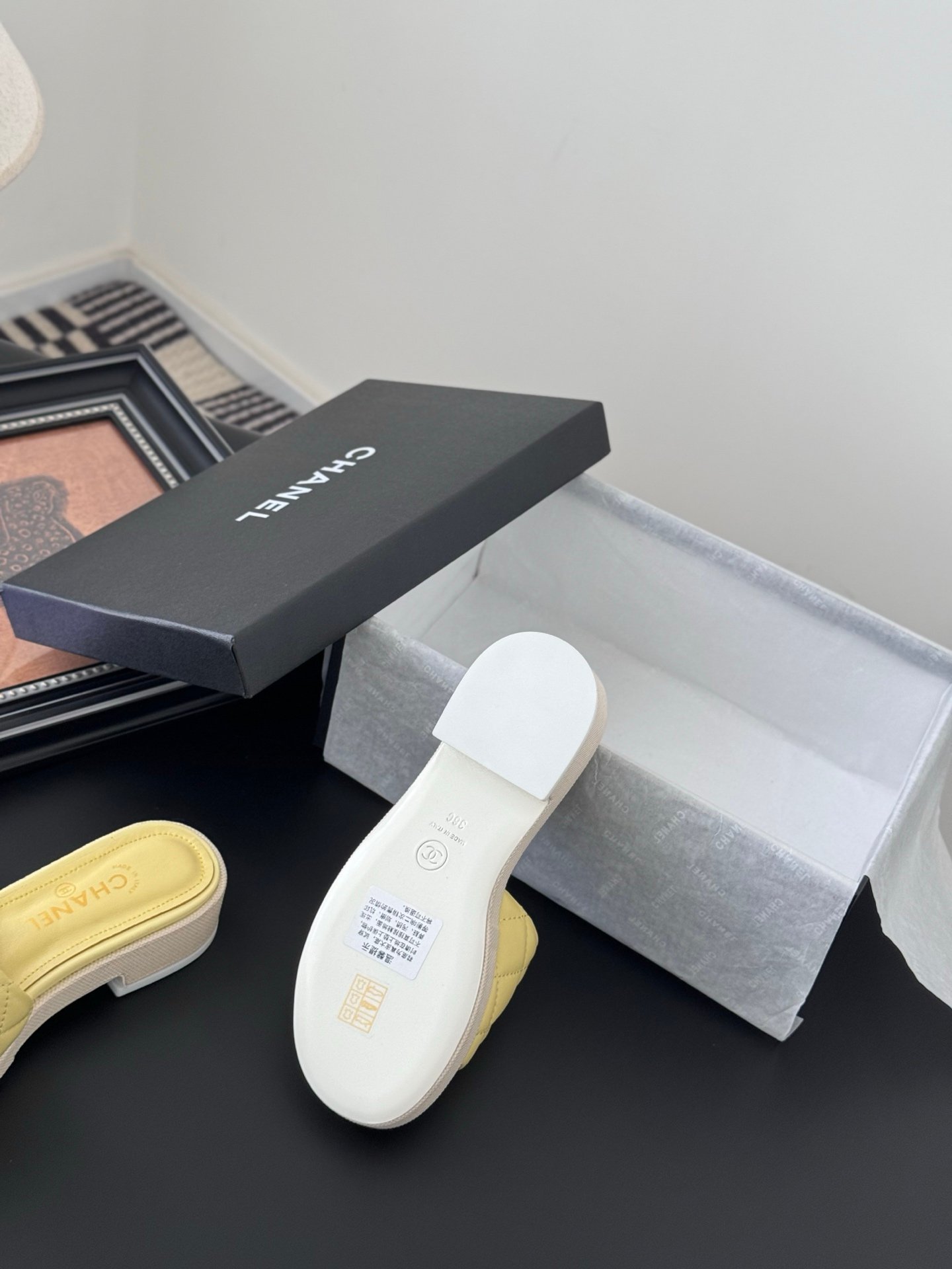 CHANEL Woman - Image 5