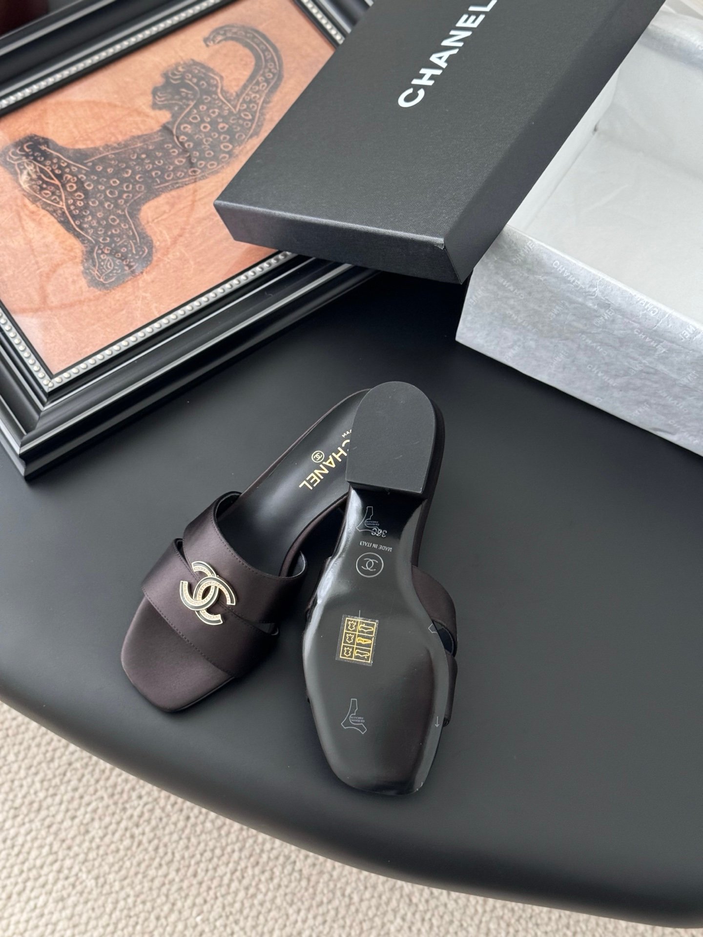 CHANEL Woman - Image 5