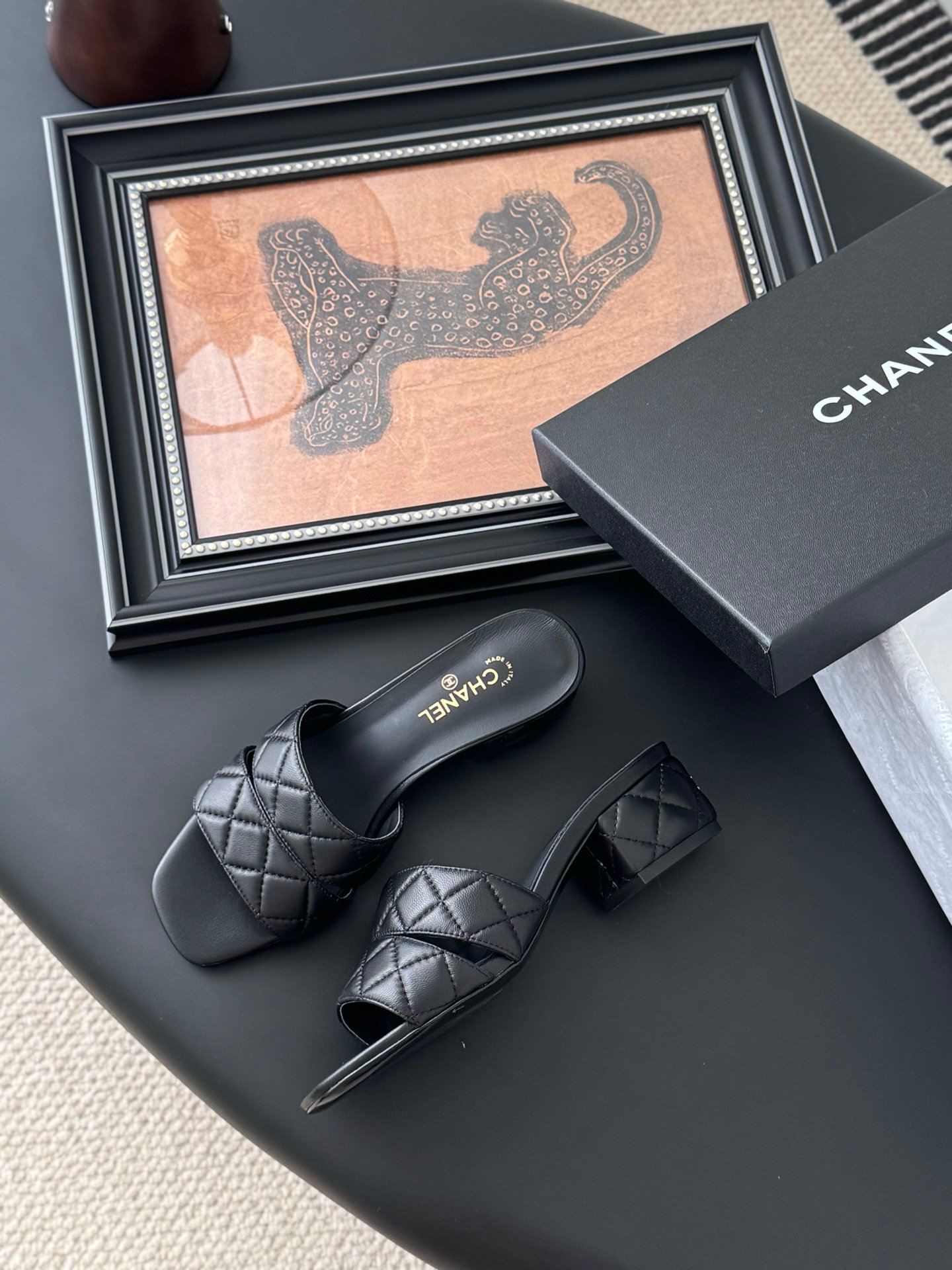 CHANEL Woman - Image 5