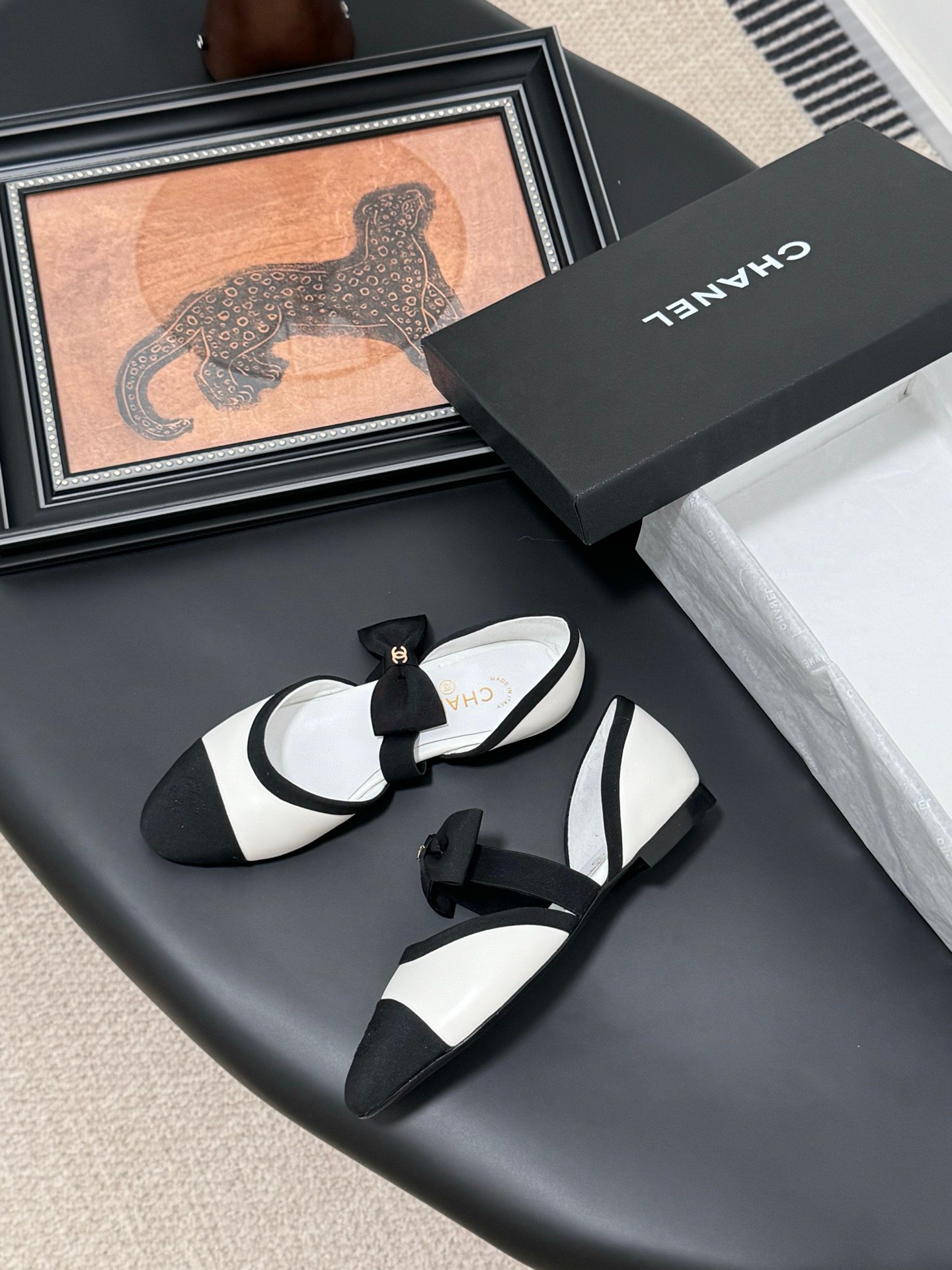 CHANEL Woman - Image 5