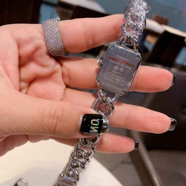 CHANEL - Image 5