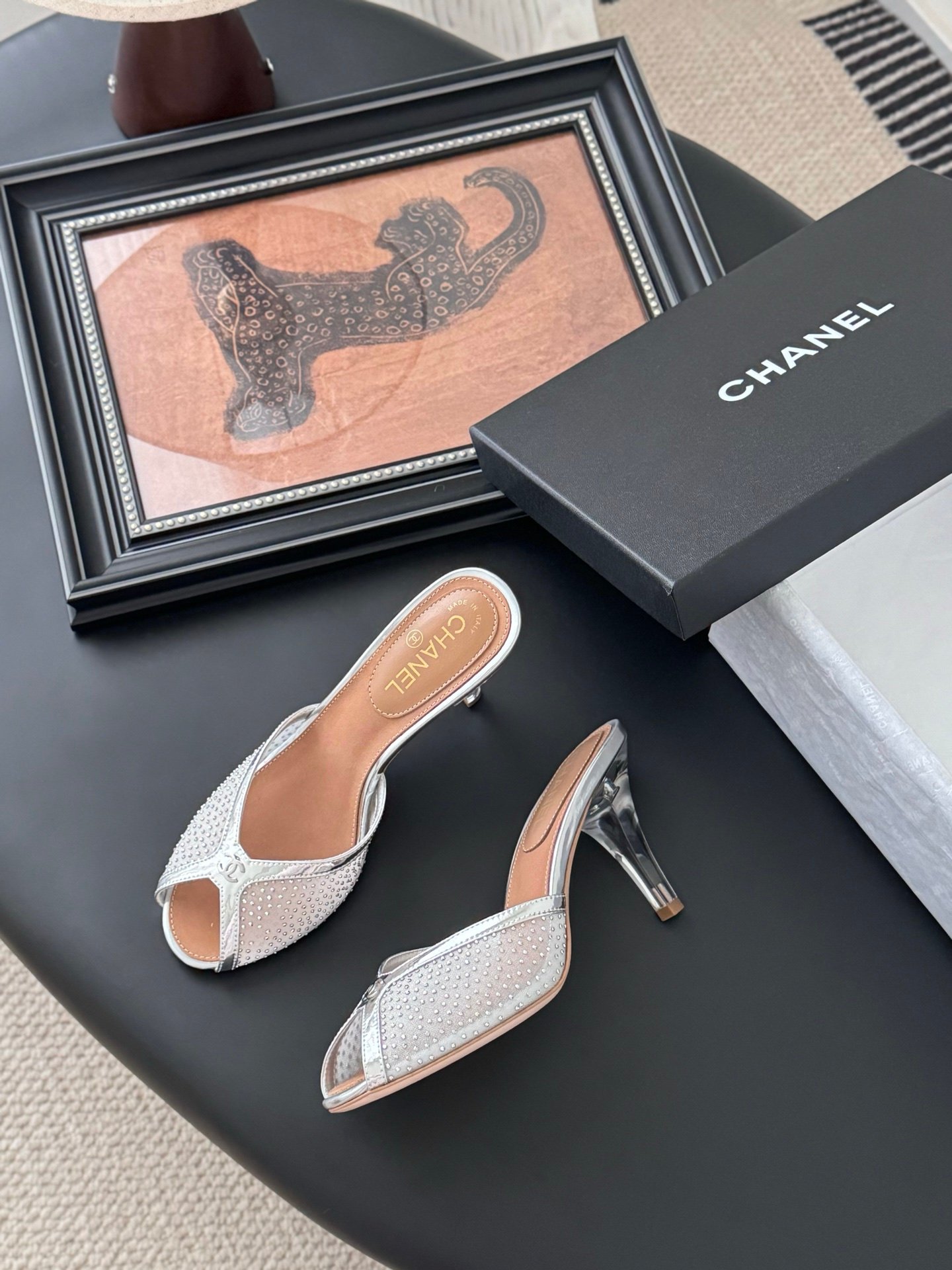 CHANEL Woman - Image 5