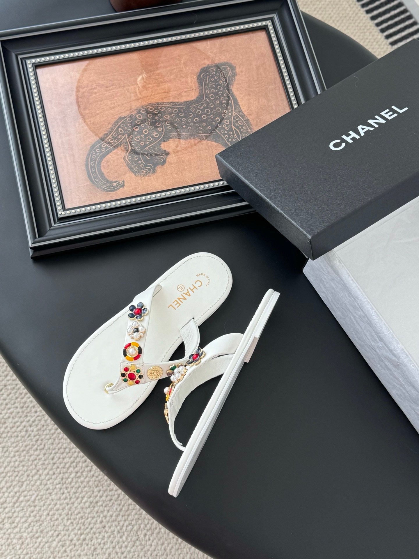 CHANEL Woman - Image 5