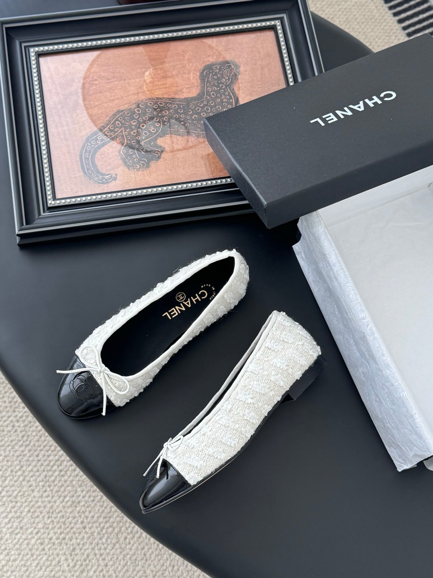 CHANEL Woman - Image 5