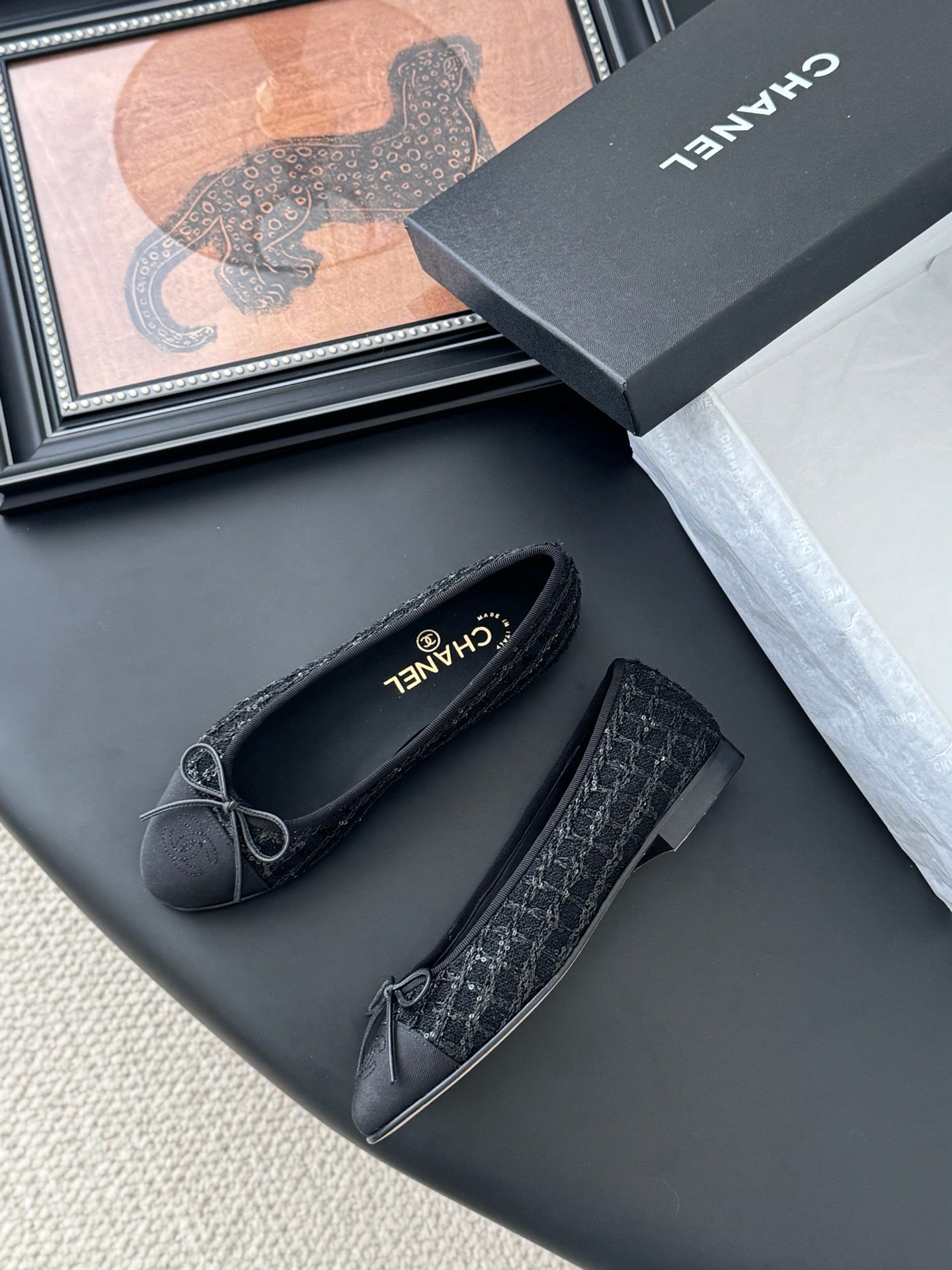 CHANEL Woman - Image 5