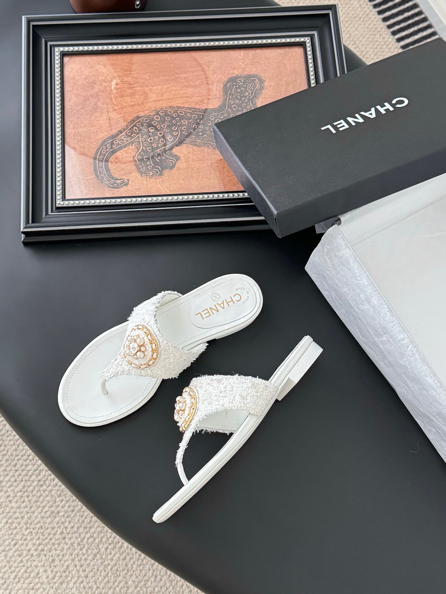 CHANEL Woman - Image 5