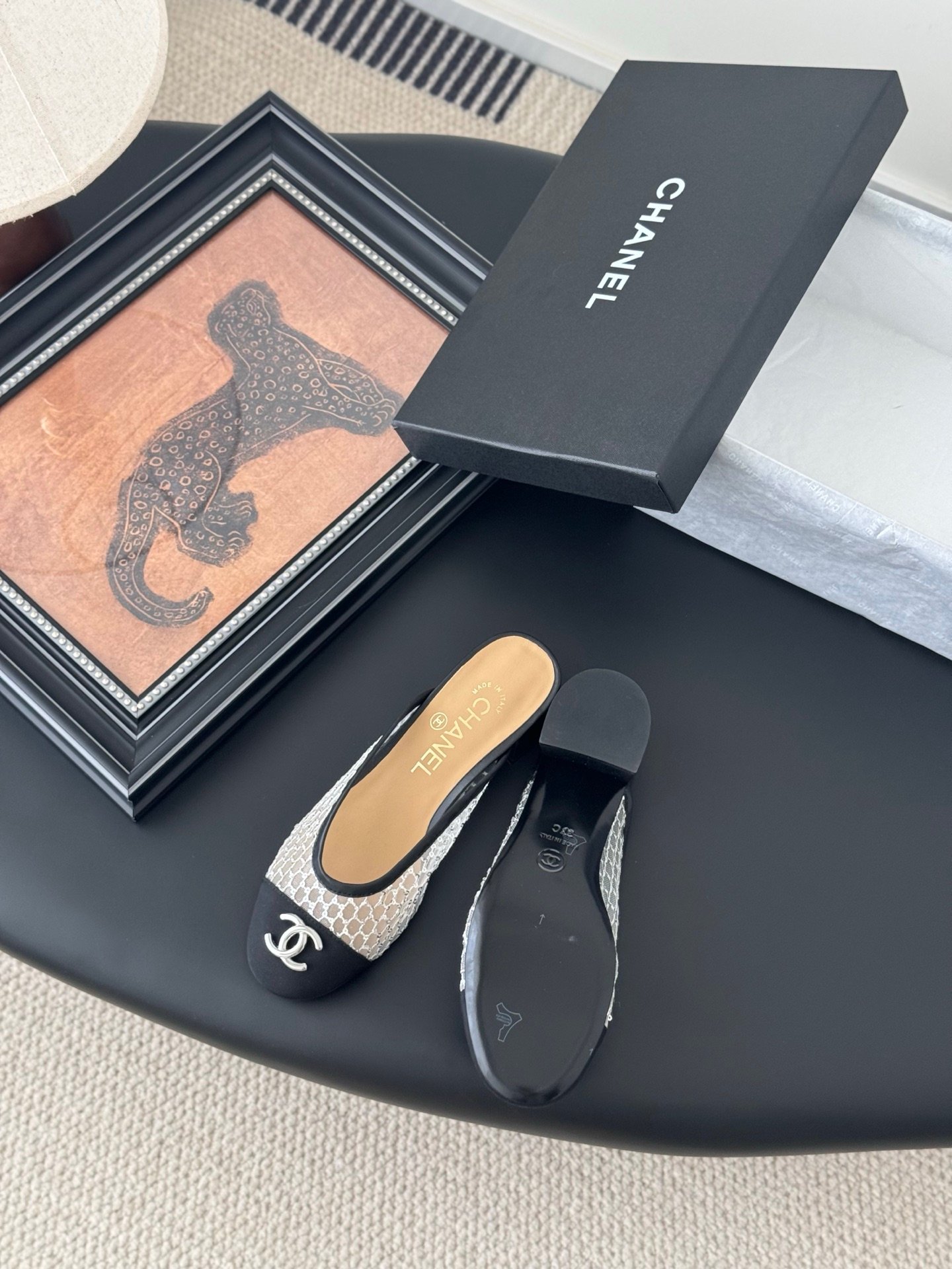 CHANEL Woman - Image 5