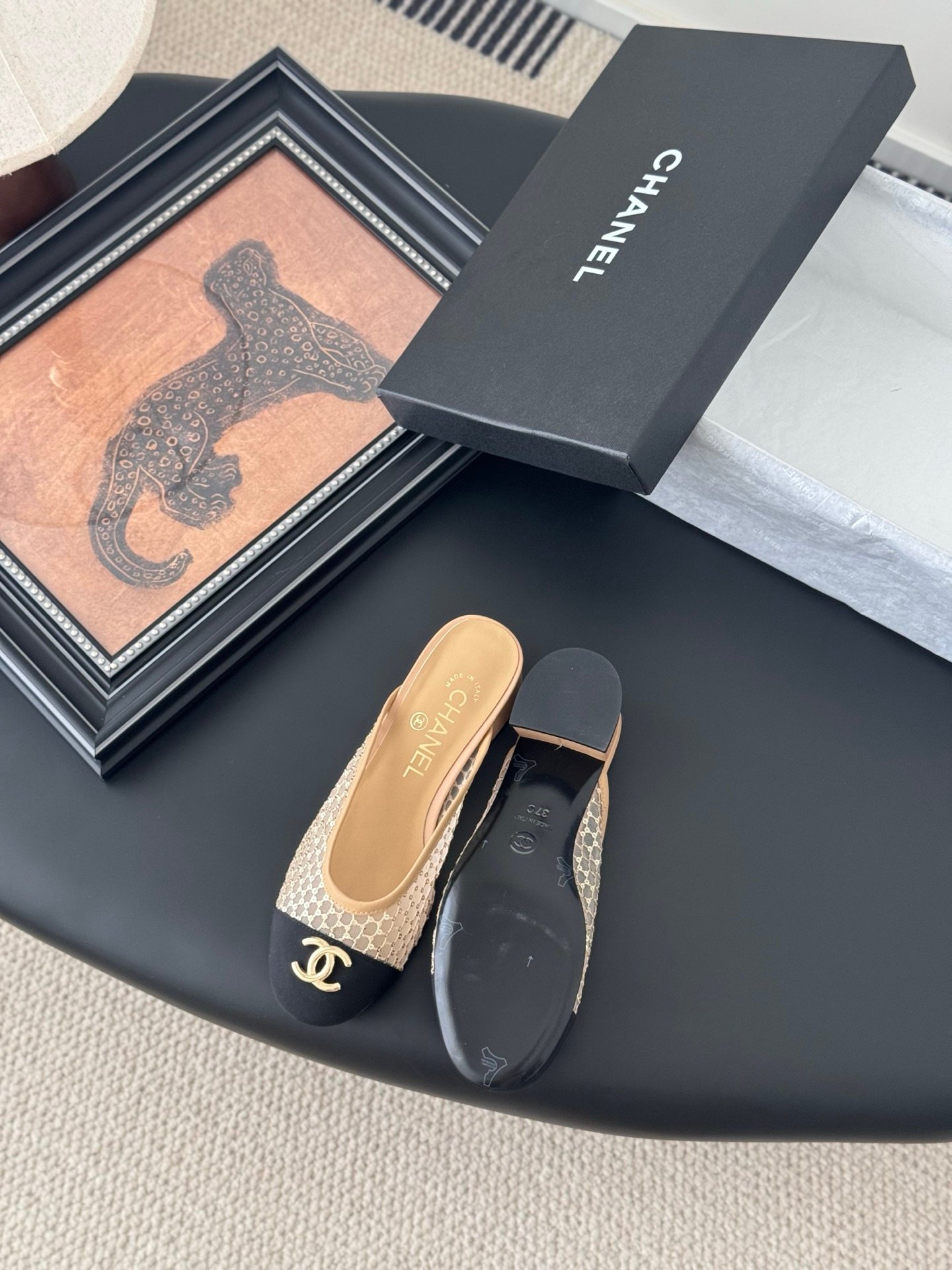 CHANEL Woman - Image 5