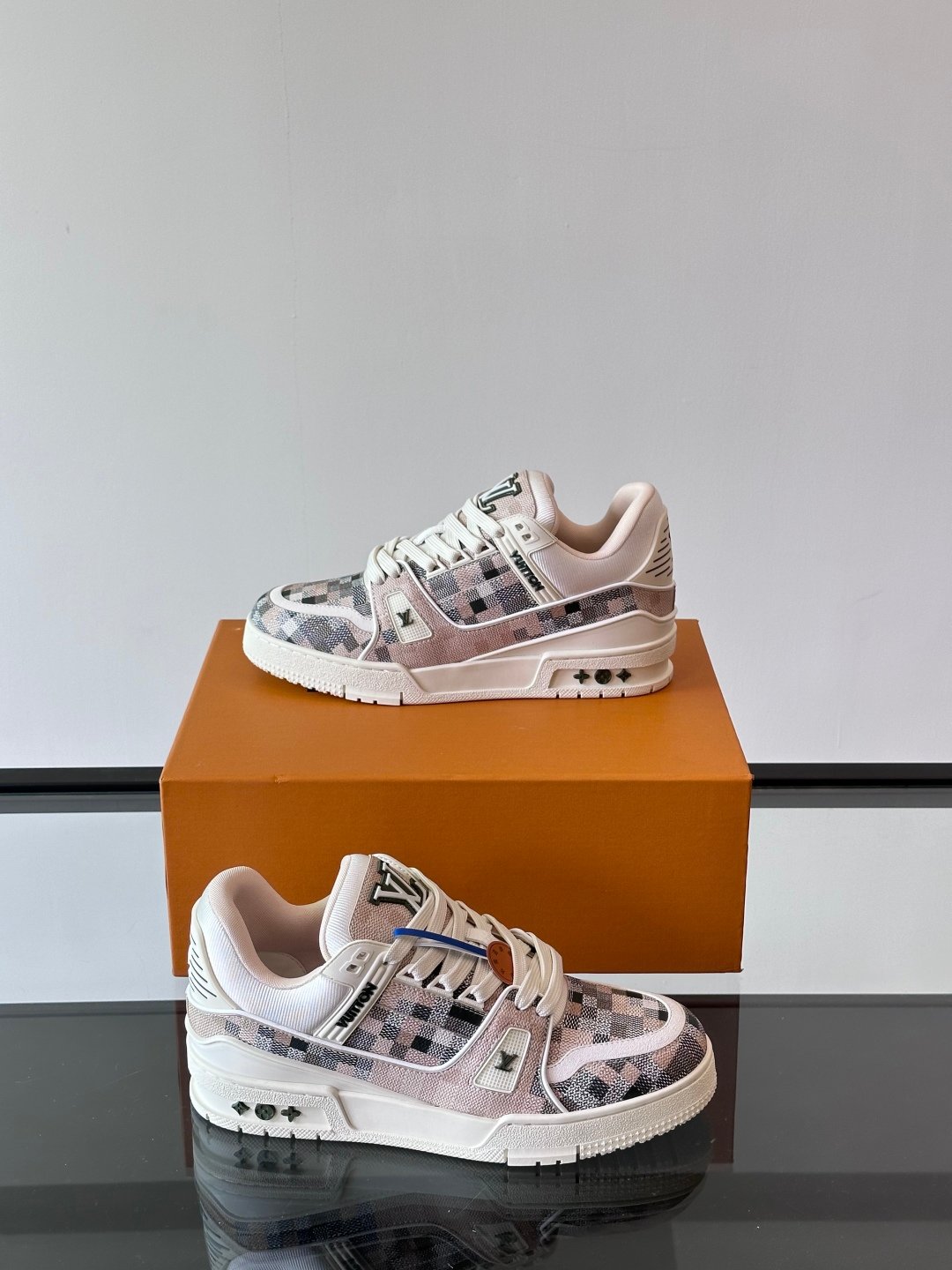LV MAN - Image 5