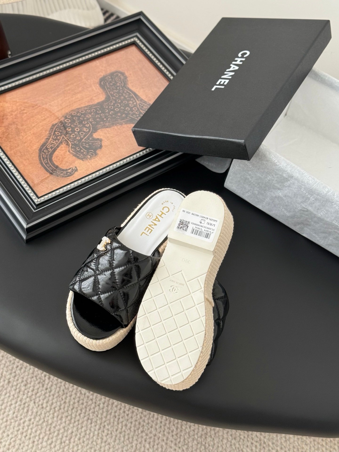 CHANEL Woman - Image 5