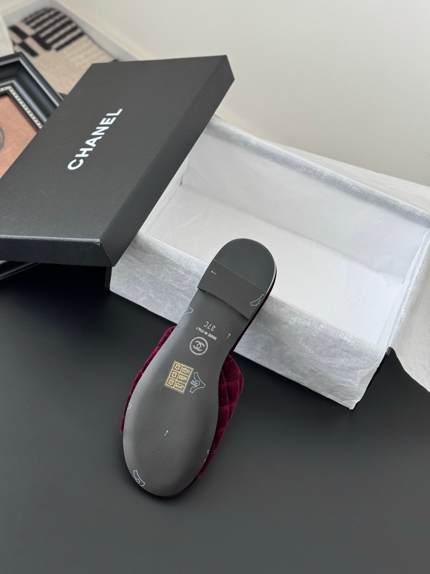 CHANEL Woman - Image 5