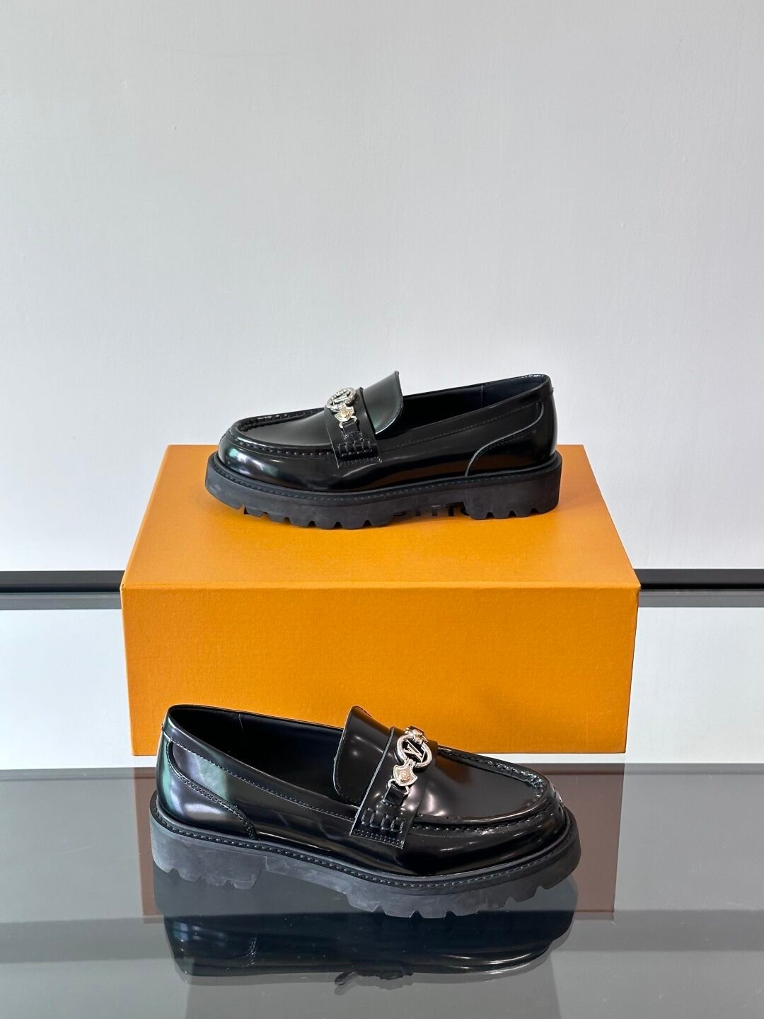 LV MAN - Image 5