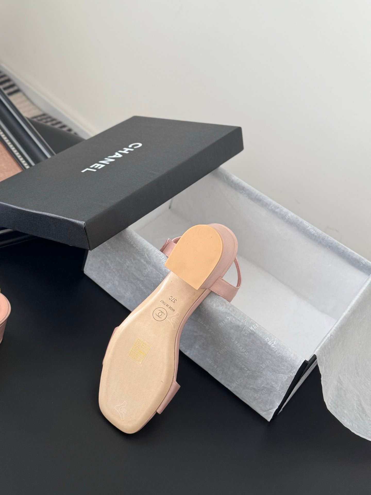 CHANEL Woman - Image 5