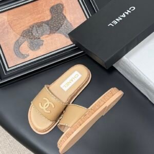 CHANEL Woman