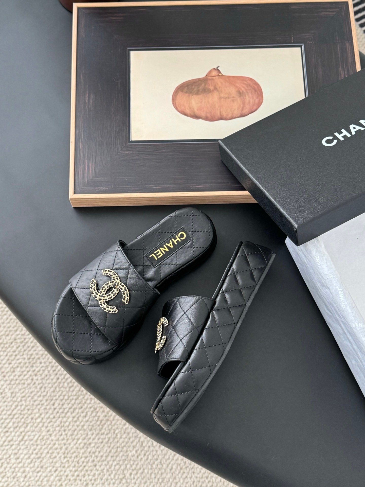 CHANEL Woman - Image 5