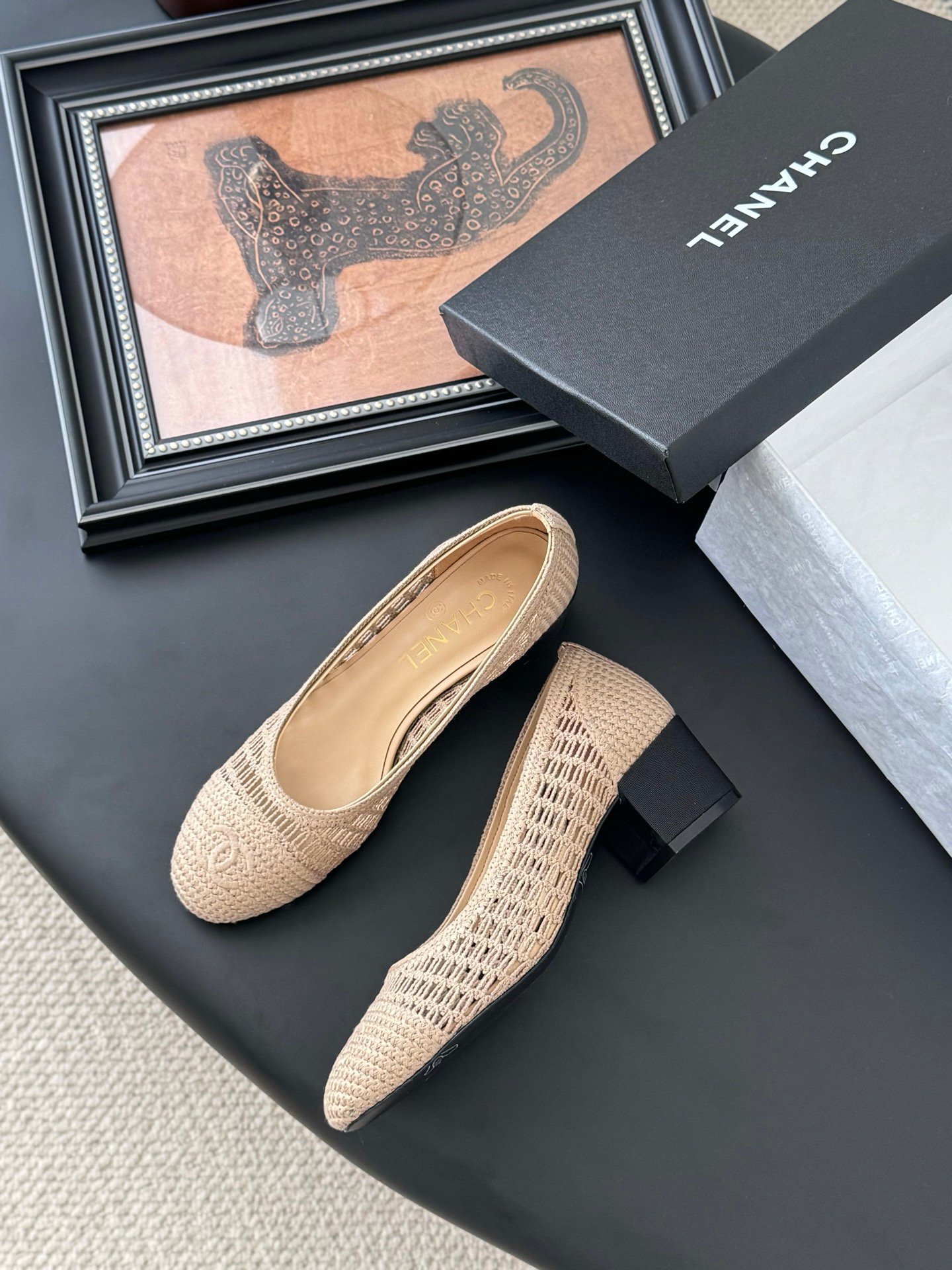 CHANEL Woman - Image 5